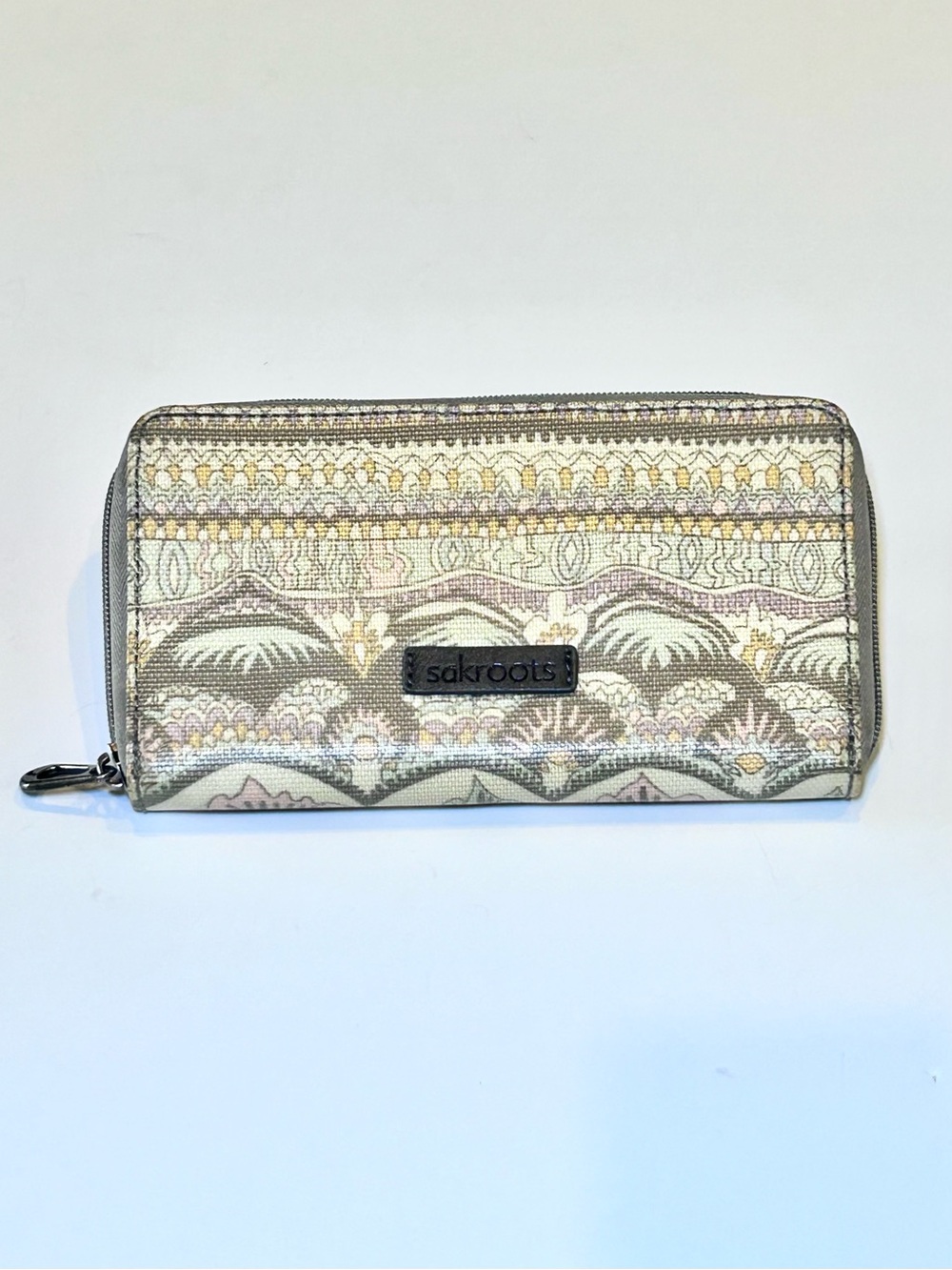 Sakroots Artist Circle Zip-Around Wallet Nuetral Pastel Print Pattern 8” x 4.5”